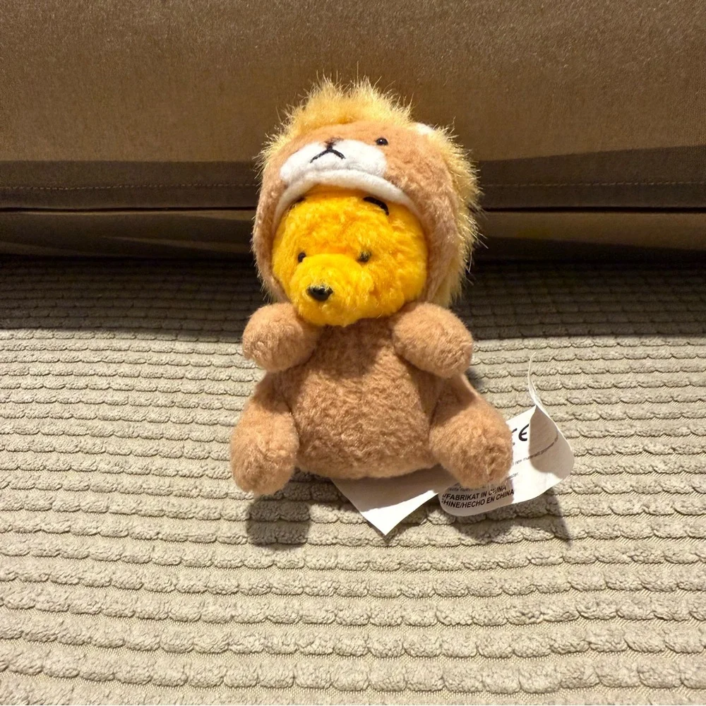 Winnie the Pooh disguised as a Lion! - Picture 1 of 5